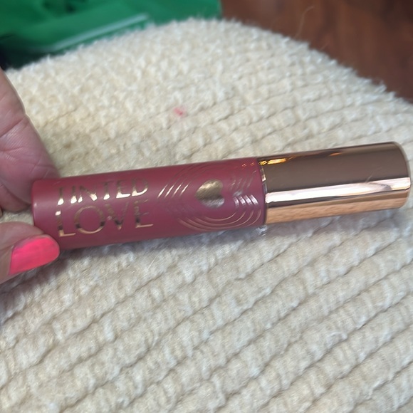 Charlotte Tilbury Tinted Love Lip & Cheek Stain ‘Tripping On Love’. New! - Picture 2 of 4